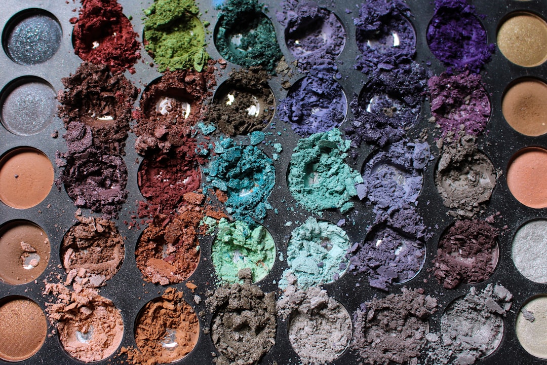 Makijaż karnawałowy krok po kroku: Szybki i efektowny makeup