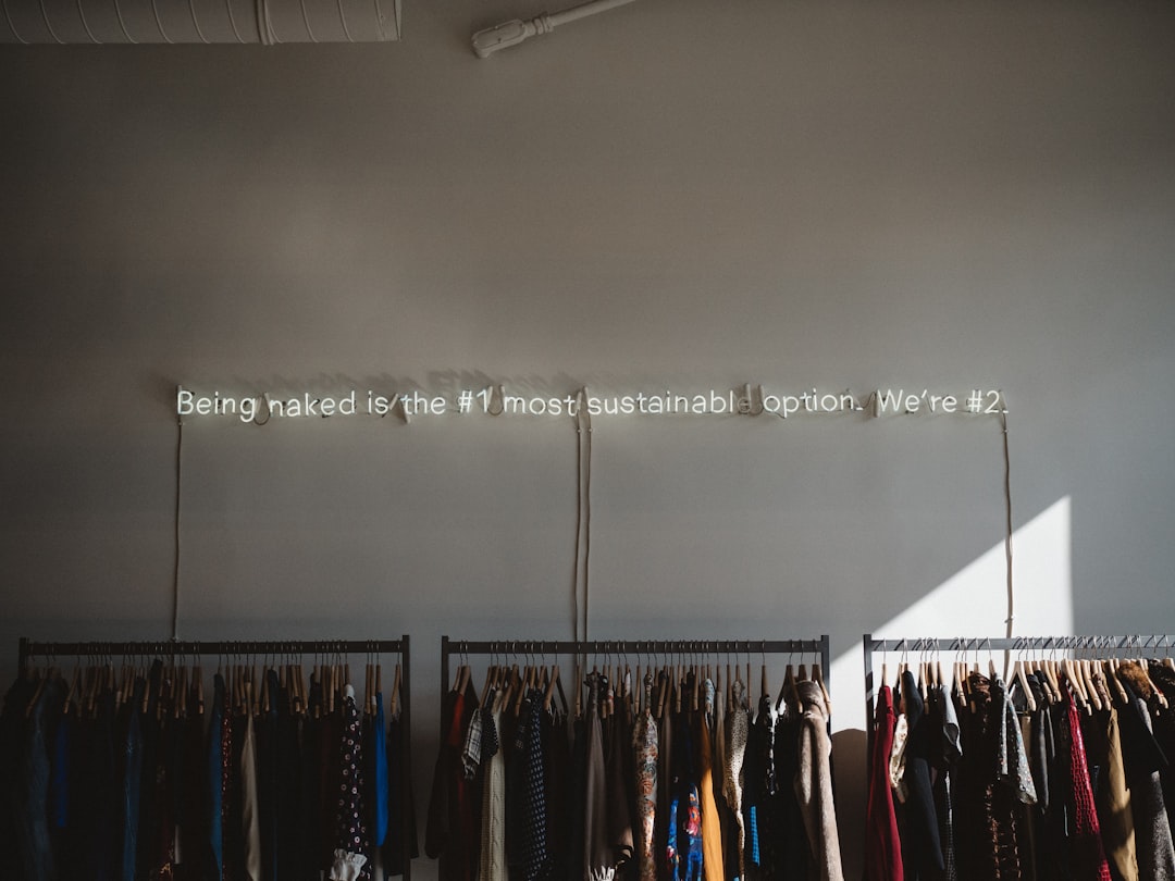 Problemy z fast fashion: wyzwania i konsekwencje